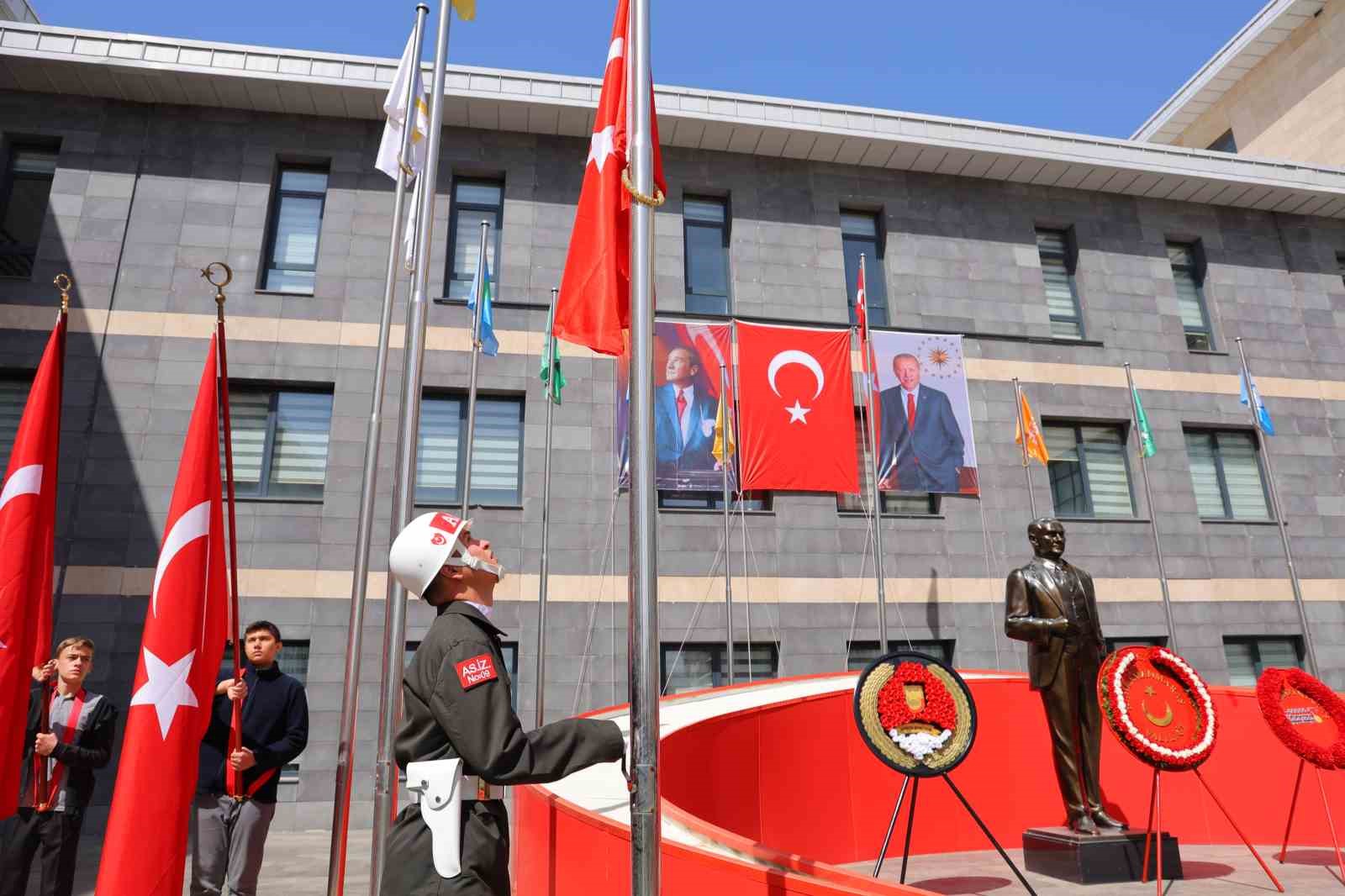 Kahramanmaraş’a İstiklal Madalyası’nın verilişinin 101. yılı kutlandı
Kahramanmaraş’a İstiklal Madalyası’nın verilişinin 101. yılı kutlandı