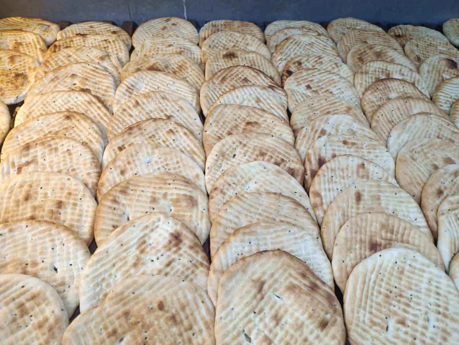 Kahramanmaraş’ın tecilli lezzeti Maraş çöreği Ramazan sofralarını süslüyor
Kahramanmaraş’ın tecilli lezzeti Maraş çöreği Ramazan sofralarını süslüyor