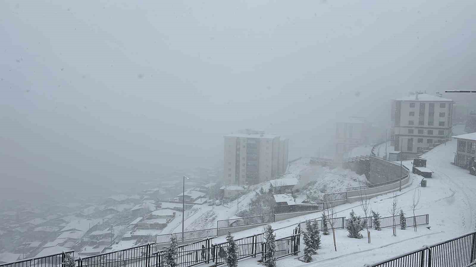 Kahramanmaraş’ta 61 yol ulaşıma kapandı
Kahramanmaraş’ta 61 yol ulaşıma kapandı