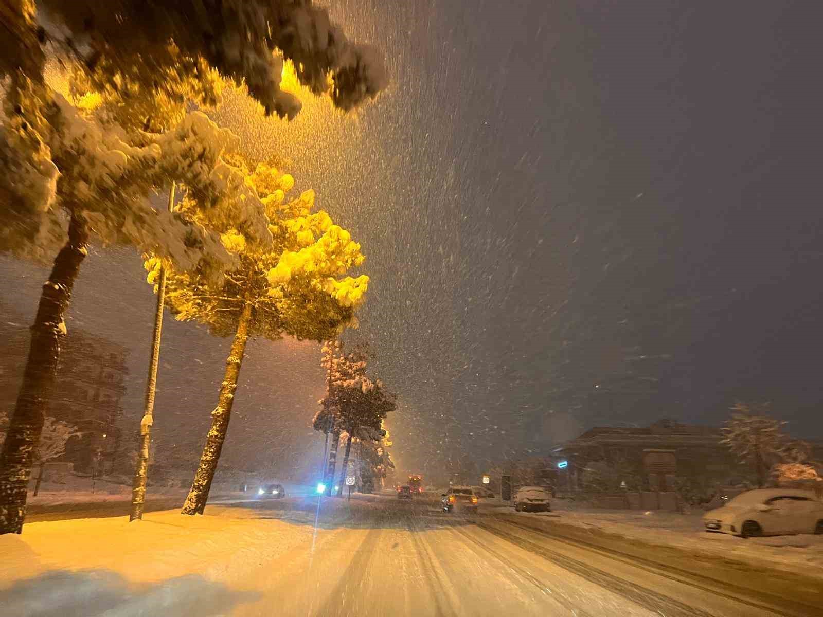 Kahramanmaraş’ta 61 yol ulaşıma kapandı
Kahramanmaraş’ta 61 yol ulaşıma kapandı