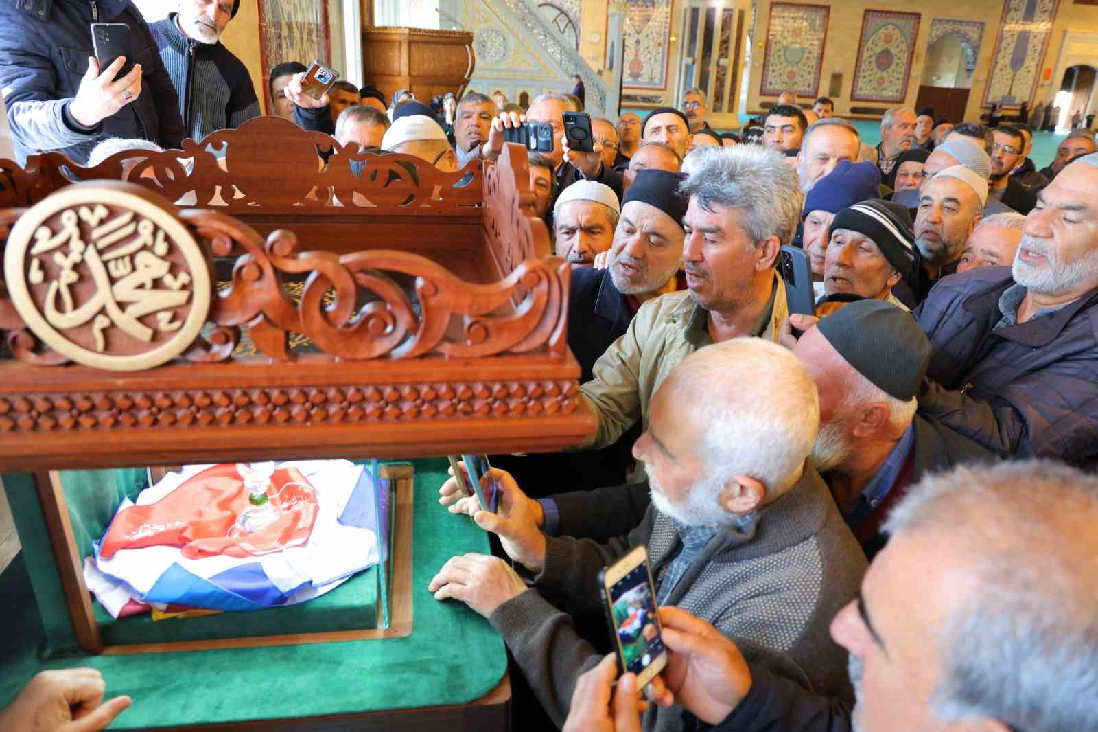 Kahramanmaraş’ta Abdülhamid Han Camii’nde Sakal-ı Şerif ziyarete açıldı
