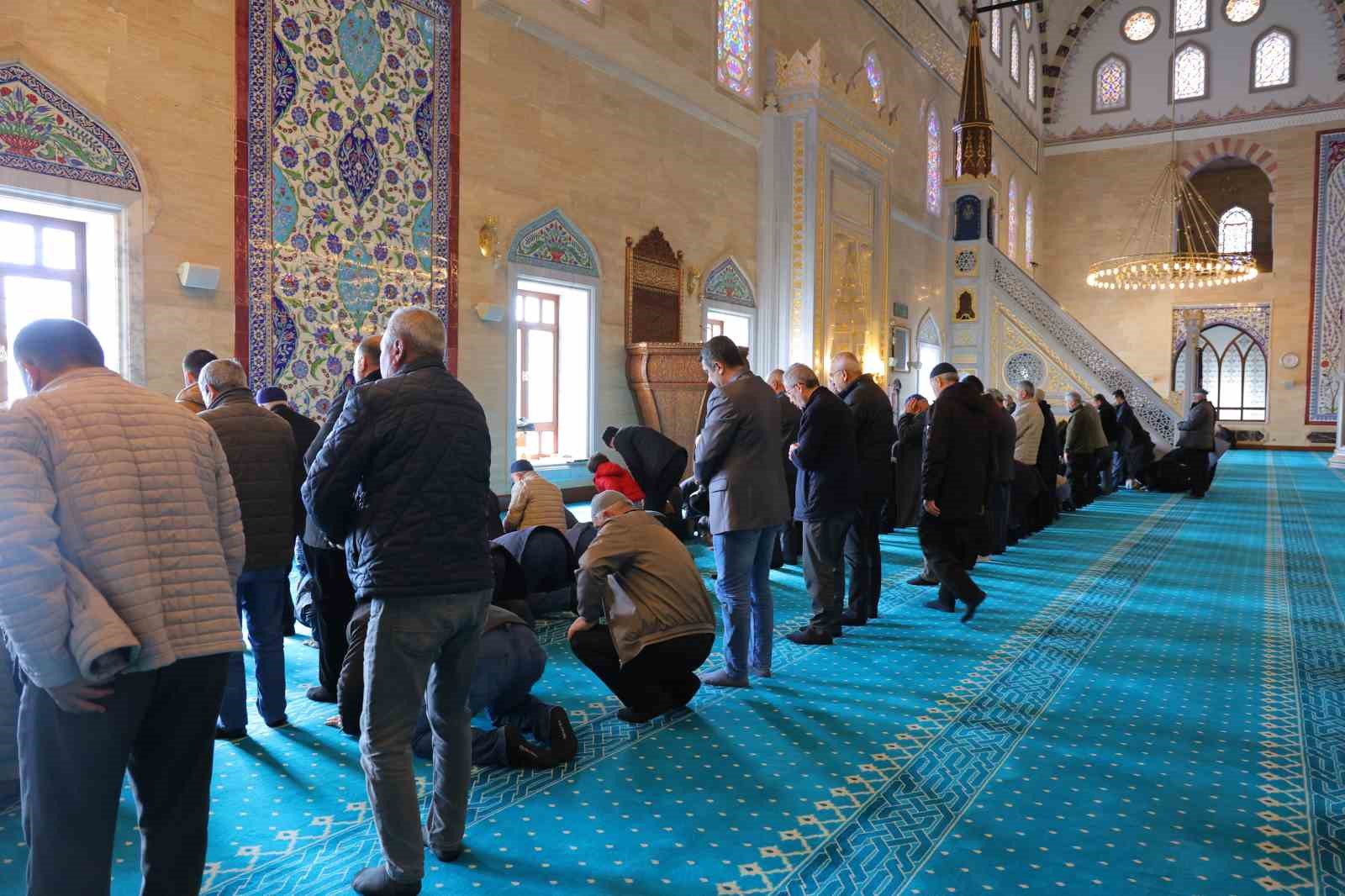 Kahramanmaraş’ta Abdülhamid Han Camii’nde Sakal-ı Şerif ziyarete açıldı
