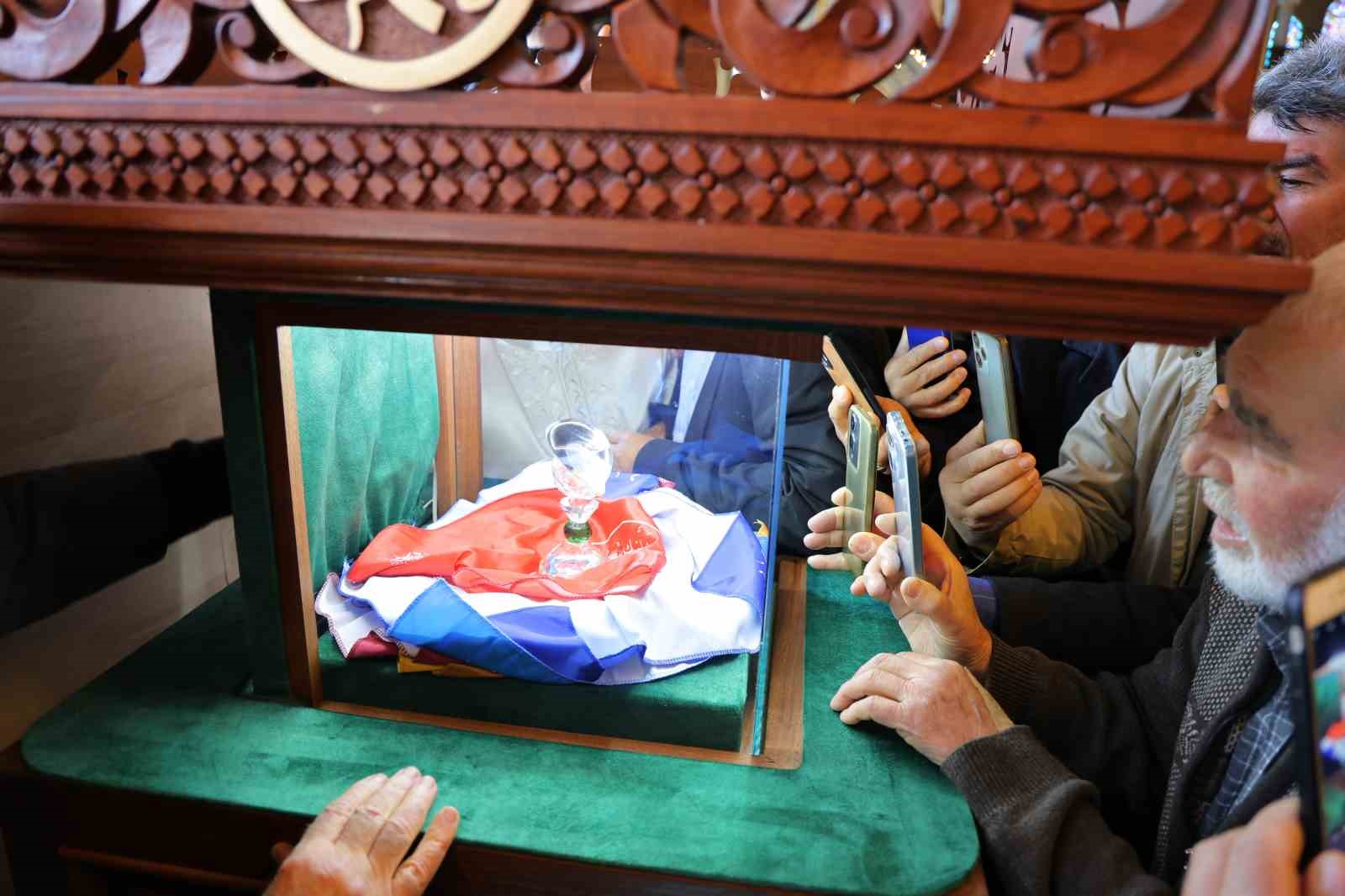 Kahramanmaraş’ta Abdülhamid Han Camii’nde Sakal-ı Şerif ziyarete açıldı
