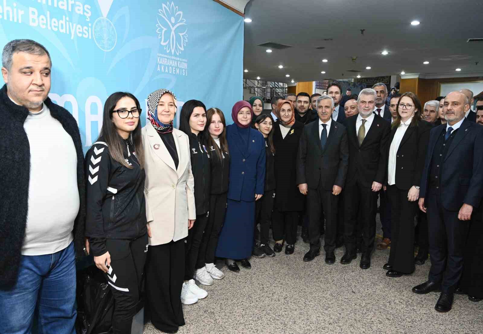 Kahramanmaraş’ta açılan ’Kahraman Kadın Akademisi’ tanıtıldı
Kahramanmaraş’ta açılan ’Kahraman Kadın Akademisi’ tanıtıldı