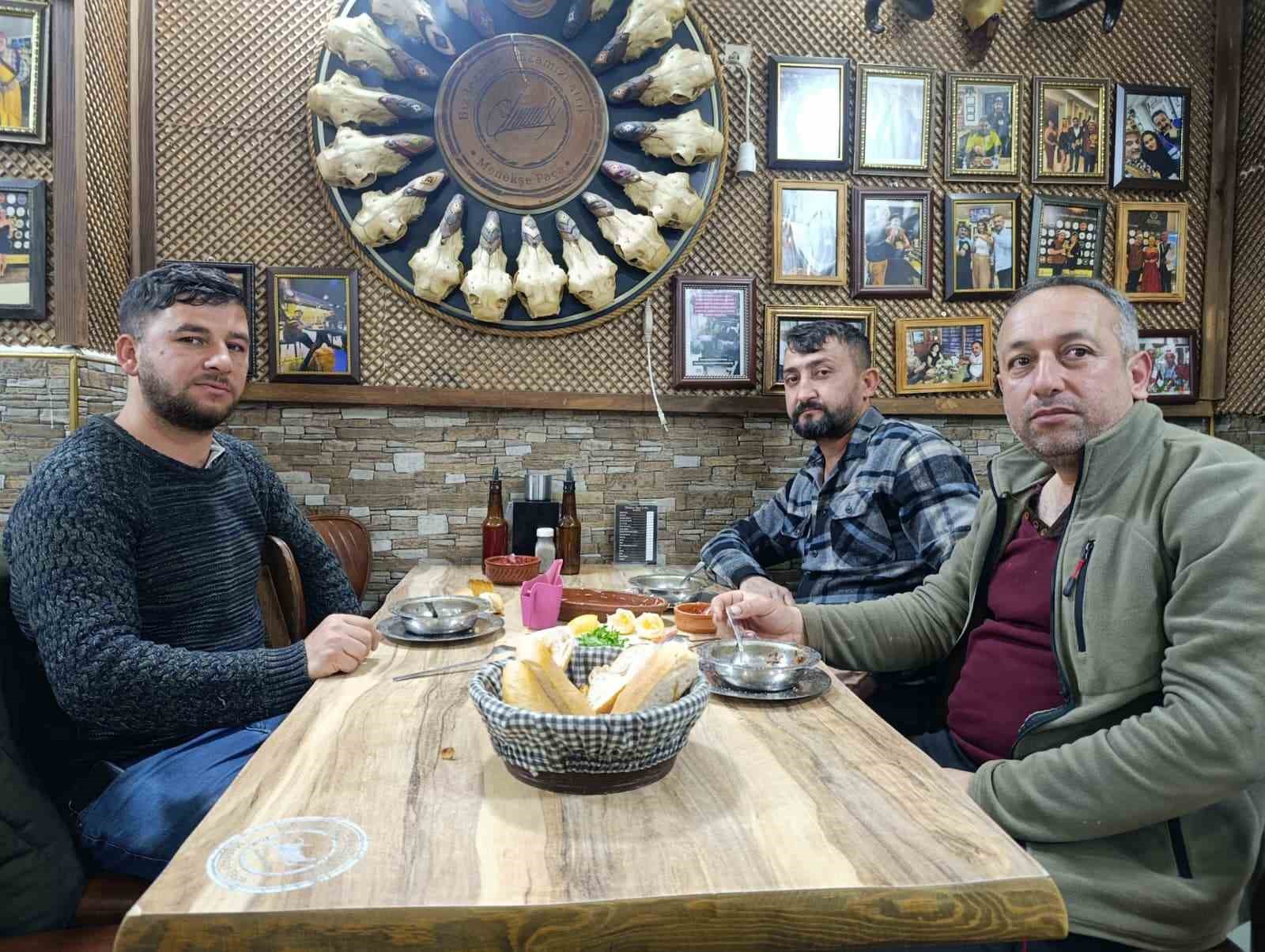 Kahramanmaraş’ta antibiyotik yerine kelle paça çorbası tercih ediliyor
Kahramanmaraş’ta antibiyotik yerine kelle paça çorbası tercih ediliyor