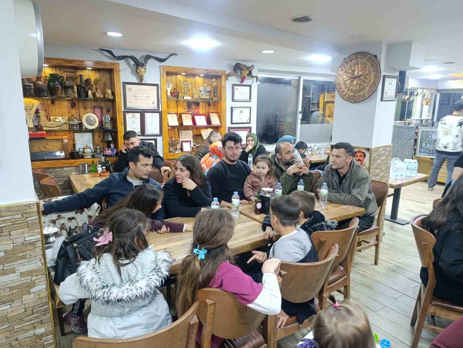 Kahramanmaraş’ta antibiyotik yerine kelle paça çorbası tercih ediliyor
Kahramanmaraş’ta antibiyotik yerine kelle paça çorbası tercih ediliyor