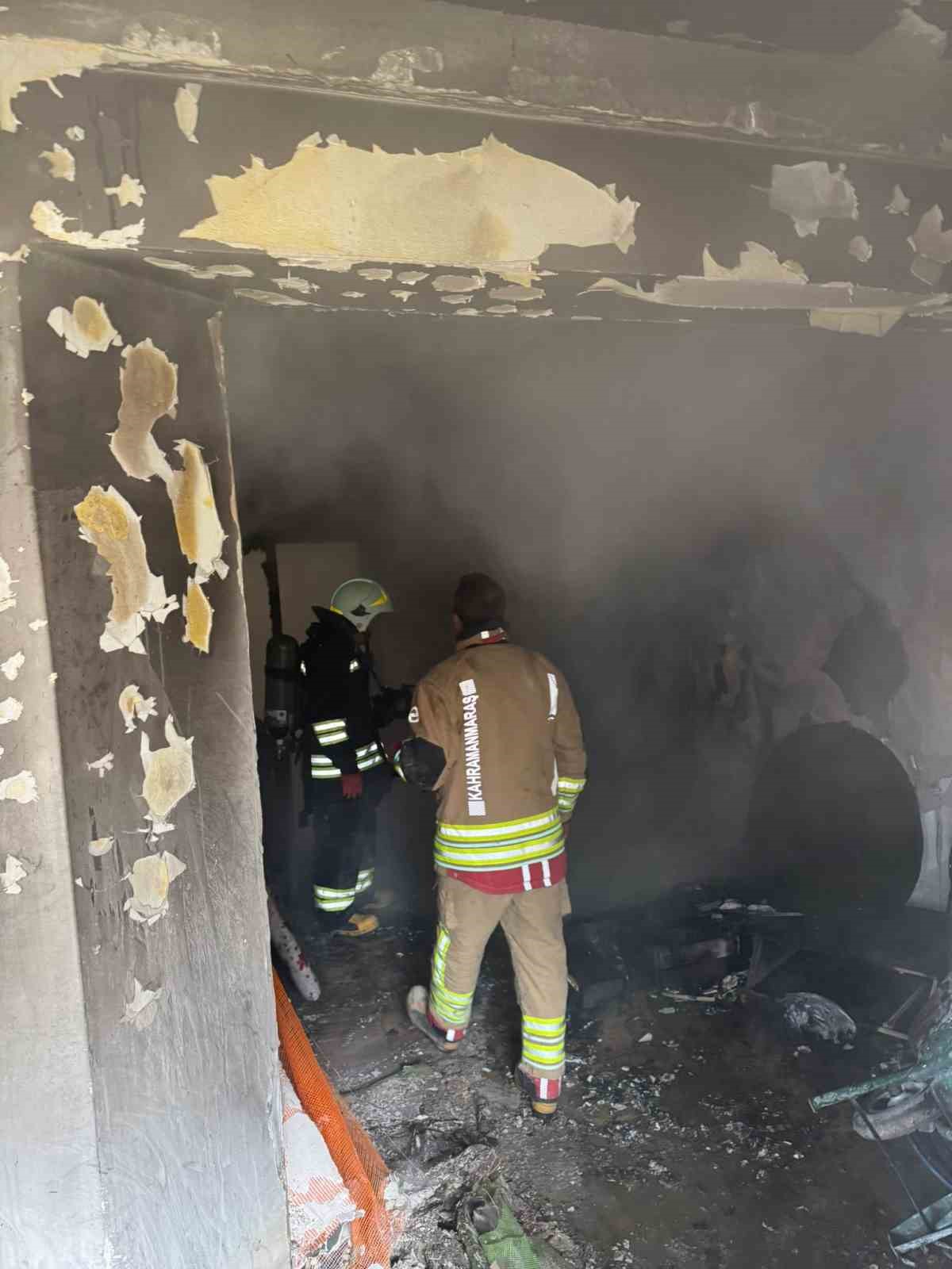 Kahramanmaraş’ta binada yangın paniği
