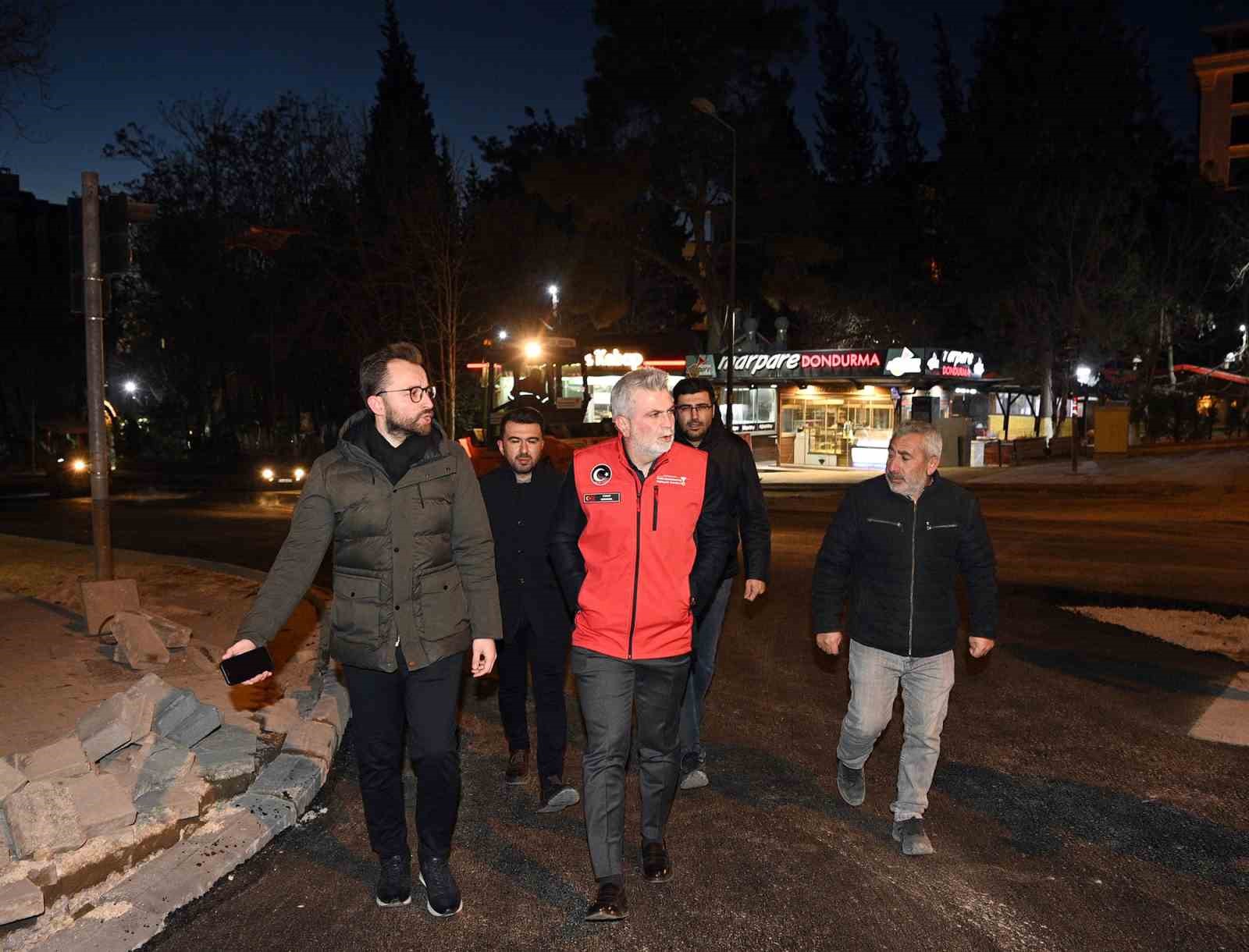 Kahramanmaraş’ta büyükşehirden asfalt atağı
Kahramanmaraş’ta büyükşehirden asfalt atağı