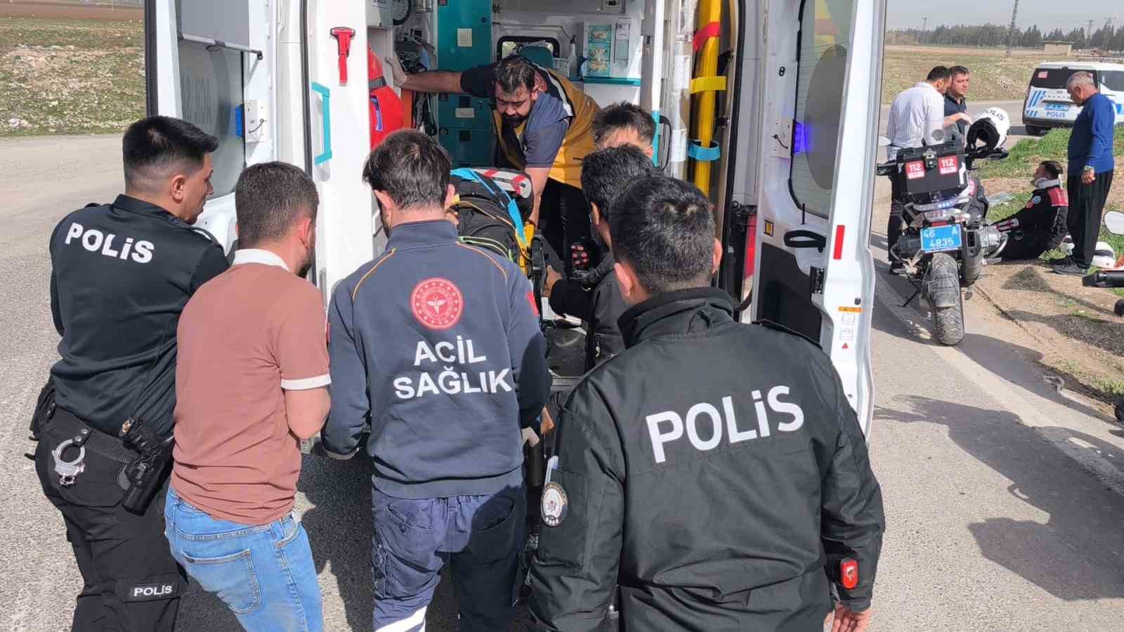 Kahramanmaraş’ta ehliyetsiz sürücü polislere çarptı: 2 polis yaralı
