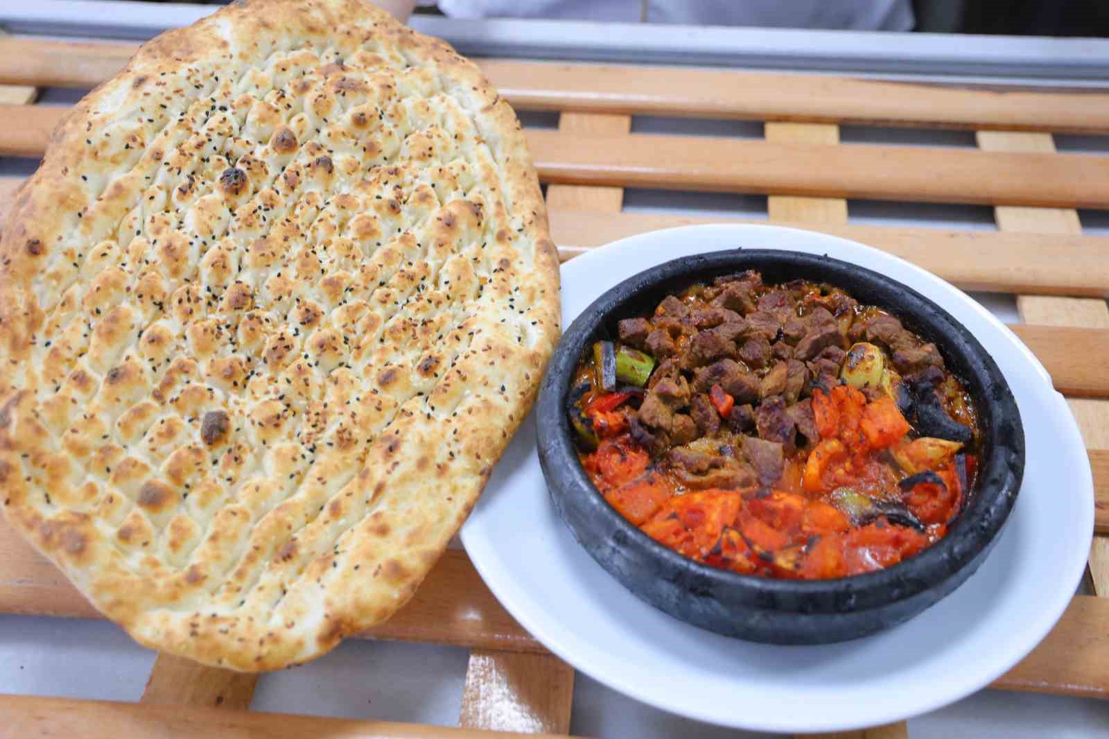 Kahramanmaraş’ta iftar sofralarını süsleyen lezzet: Eli böğründe
