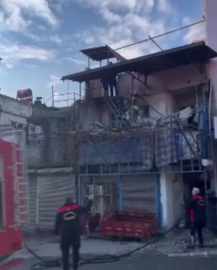 Kahramanmaraş’ta ikamet ve depo yangını
