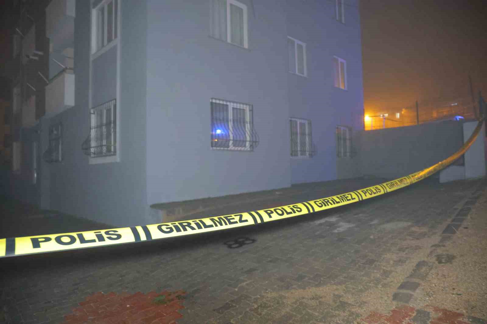 Kahramanmaraş’ta istinat duvarı çöktü binadakiler tahliye edildi
