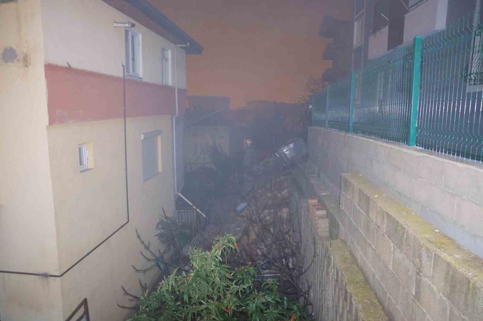 Kahramanmaraş’ta istinat duvarı çöktü binadakiler tahliye edildi
