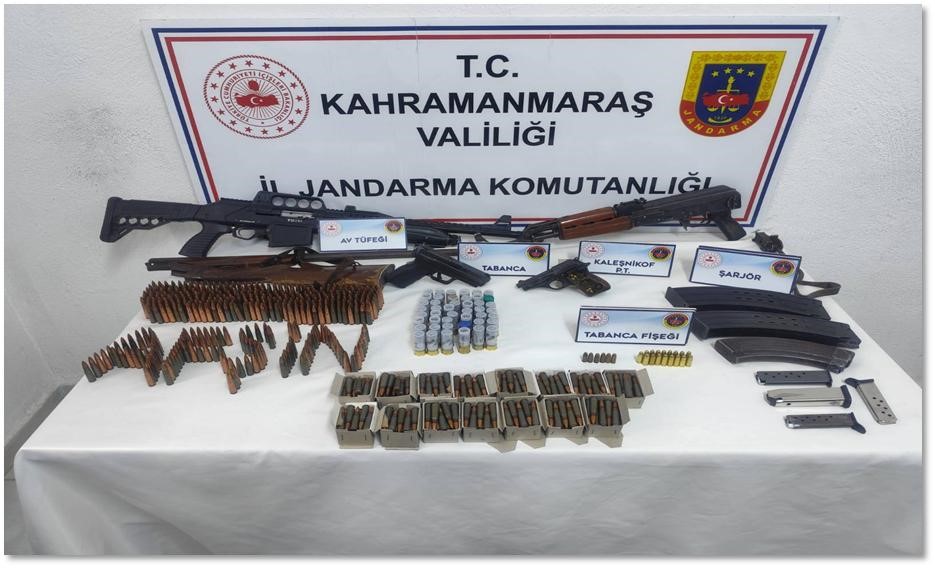 Kahramanmaraş’ta jandarmadan 3 aylık bilanço: 129 silah ele geçirildi, 275 kişi tutuklandı
Kahramanmaraş’ta jandarmadan 3 aylık bilanço: 129 silah ele geçirildi, 275 kişi tutuklandı