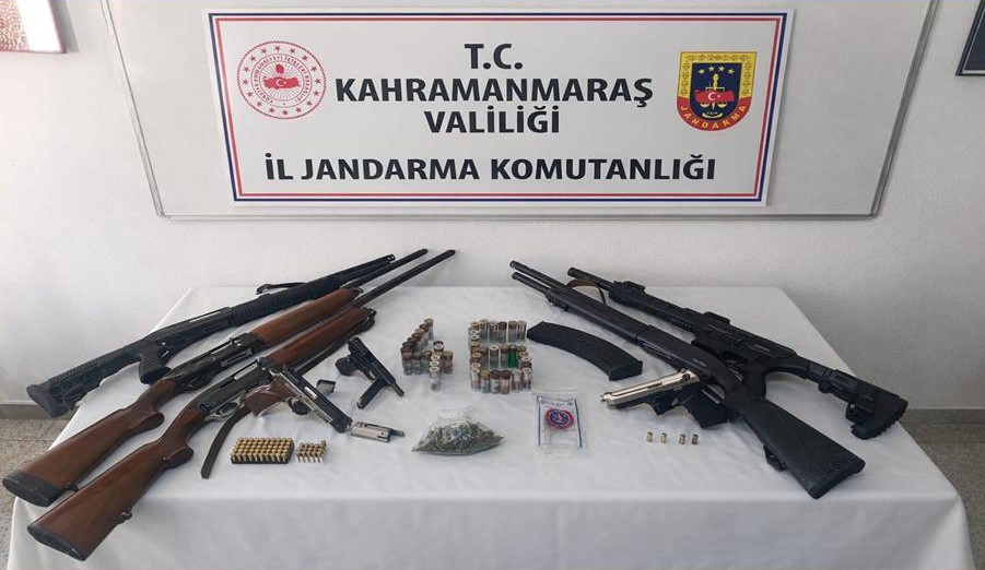 Kahramanmaraş’ta jandarmadan 3 aylık bilanço: 129 silah ele geçirildi, 275 kişi tutuklandı
Kahramanmaraş’ta jandarmadan 3 aylık bilanço: 129 silah ele geçirildi, 275 kişi tutuklandı