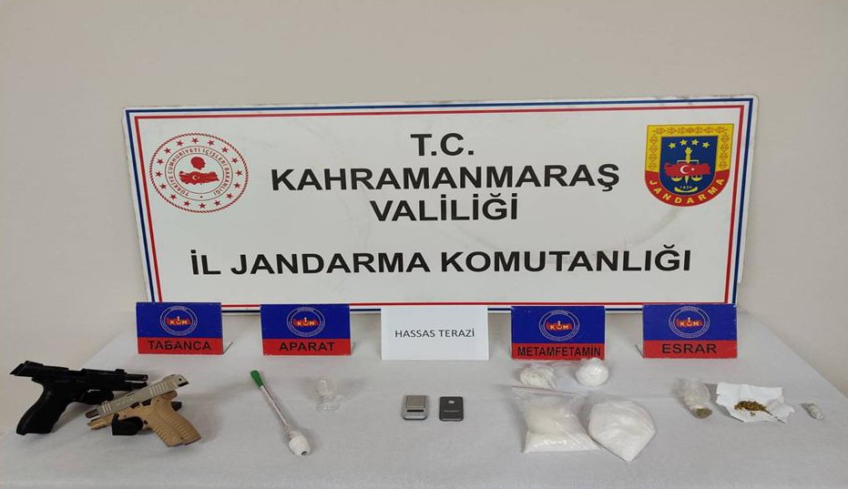 Kahramanmaraş’ta jandarmadan 3 aylık bilanço: 129 silah ele geçirildi, 275 kişi tutuklandı
Kahramanmaraş’ta jandarmadan 3 aylık bilanço: 129 silah ele geçirildi, 275 kişi tutuklandı