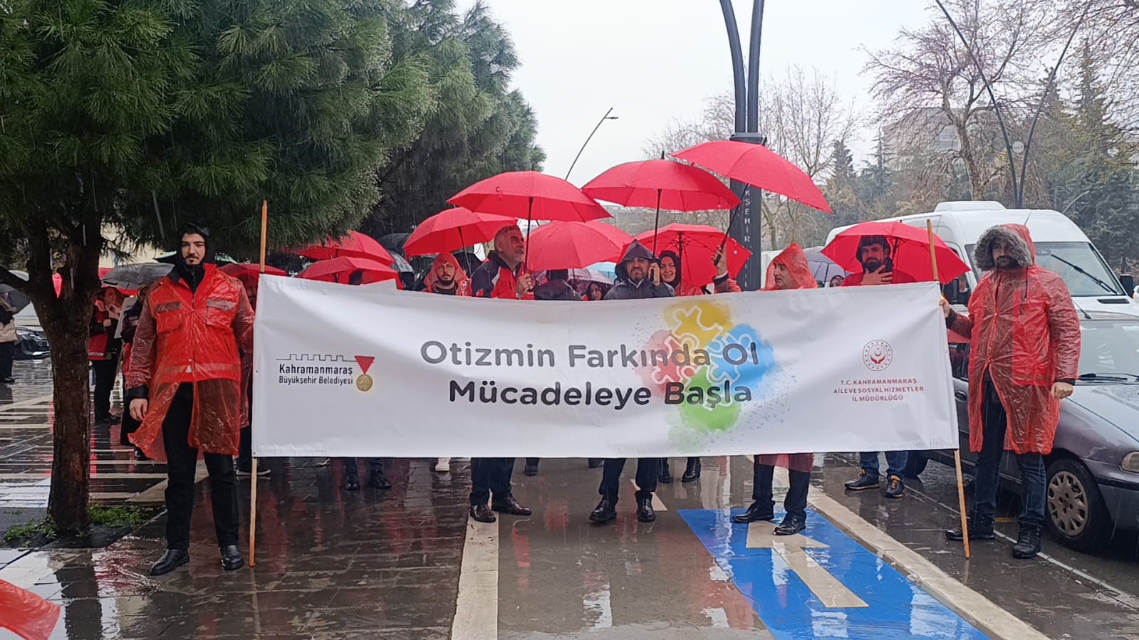 Kahramanmaraş’ta kalp balonlarıyla otizme dikkat çekildi
