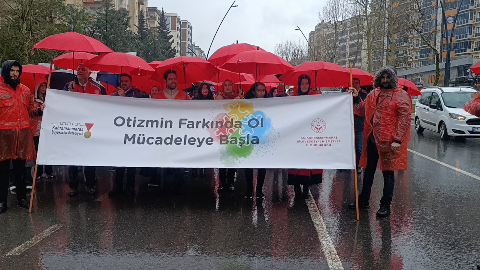 Kahramanmaraş’ta kalp balonlarıyla otizme dikkat çekildi
