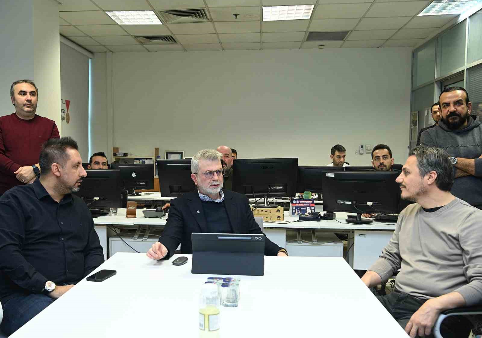 Kahramanmaraş’ta kar sevinci yaşanırken, ekipler de sahada görev yapıyor
