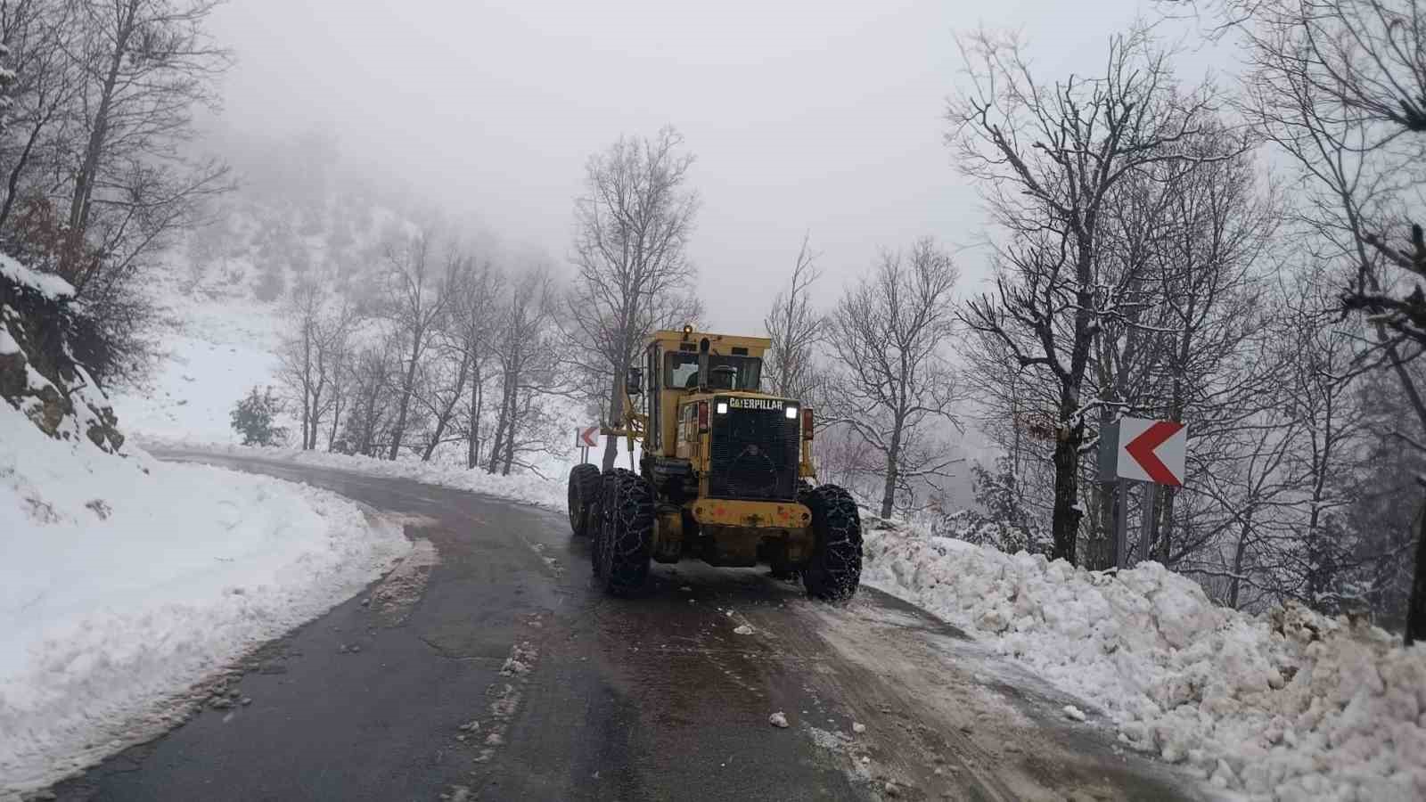 Kahramanmaraş’ta karla mücadele
Kahramanmaraş’ta karla mücadele