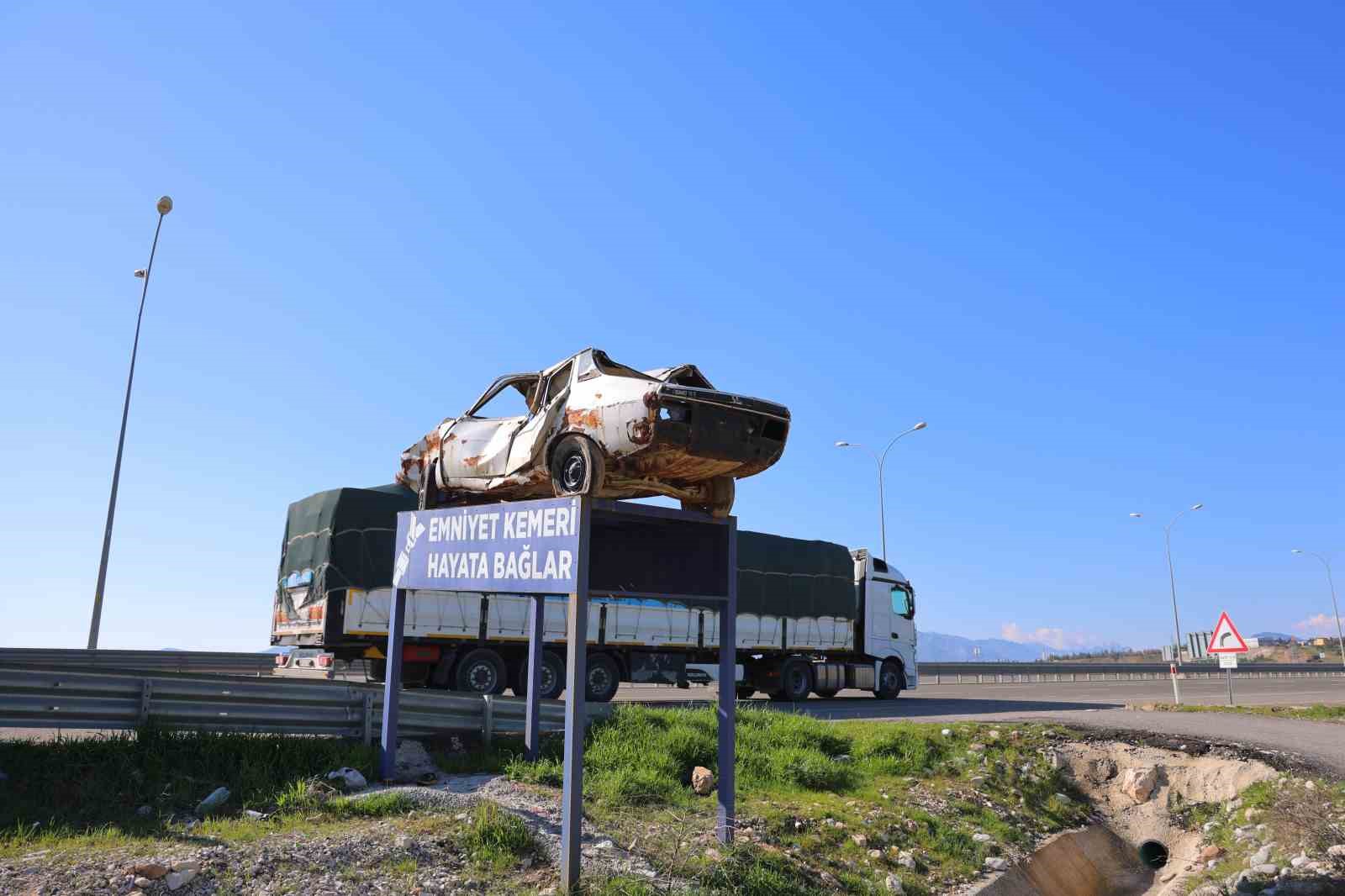 Kahramanmaraş’ta kaza yapmış araçlarla trafik farkındalığı oluşturuluyor
