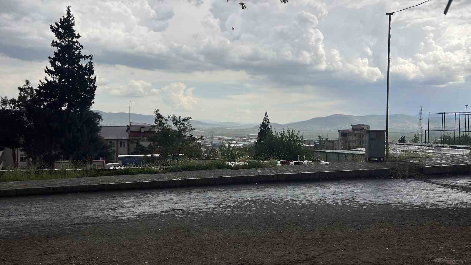 Kahramanmaraş’ta kısa süreli dolu etkili oldu
