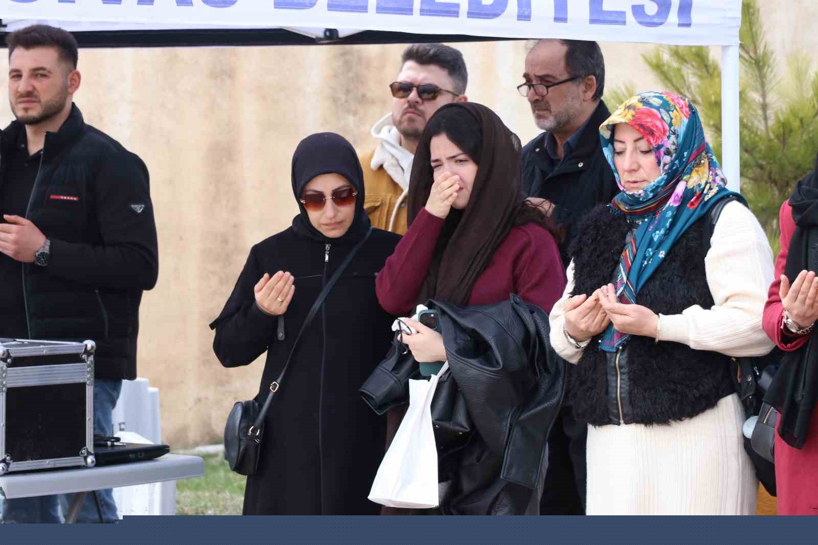 Kahramanmaraş’ta Muhsin Yazıcıoğlu’yla birlikte düşen helikopterde vefat edenler mezarları başında anıldı
