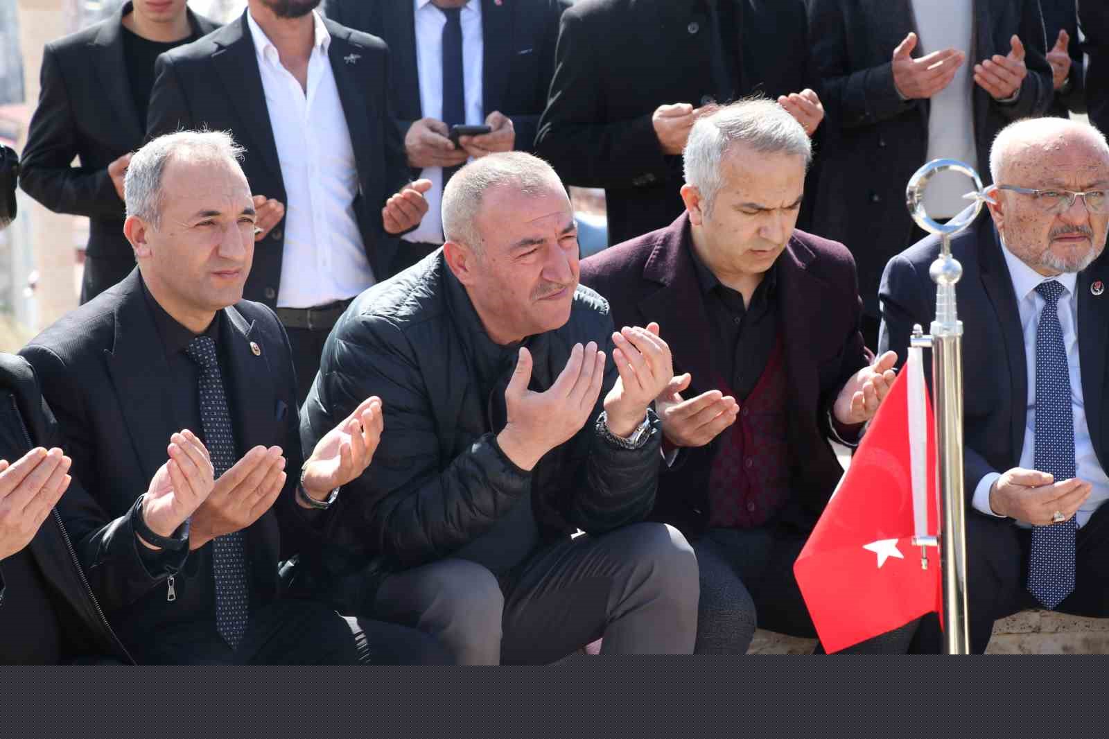 Kahramanmaraş’ta Muhsin Yazıcıoğlu’yla birlikte düşen helikopterde vefat edenler mezarları başında anıldı
Kahramanmaraş’ta Muhsin Yazıcıoğlu’yla birlikte düşen helikopterde vefat edenler mezarları başında anıldı