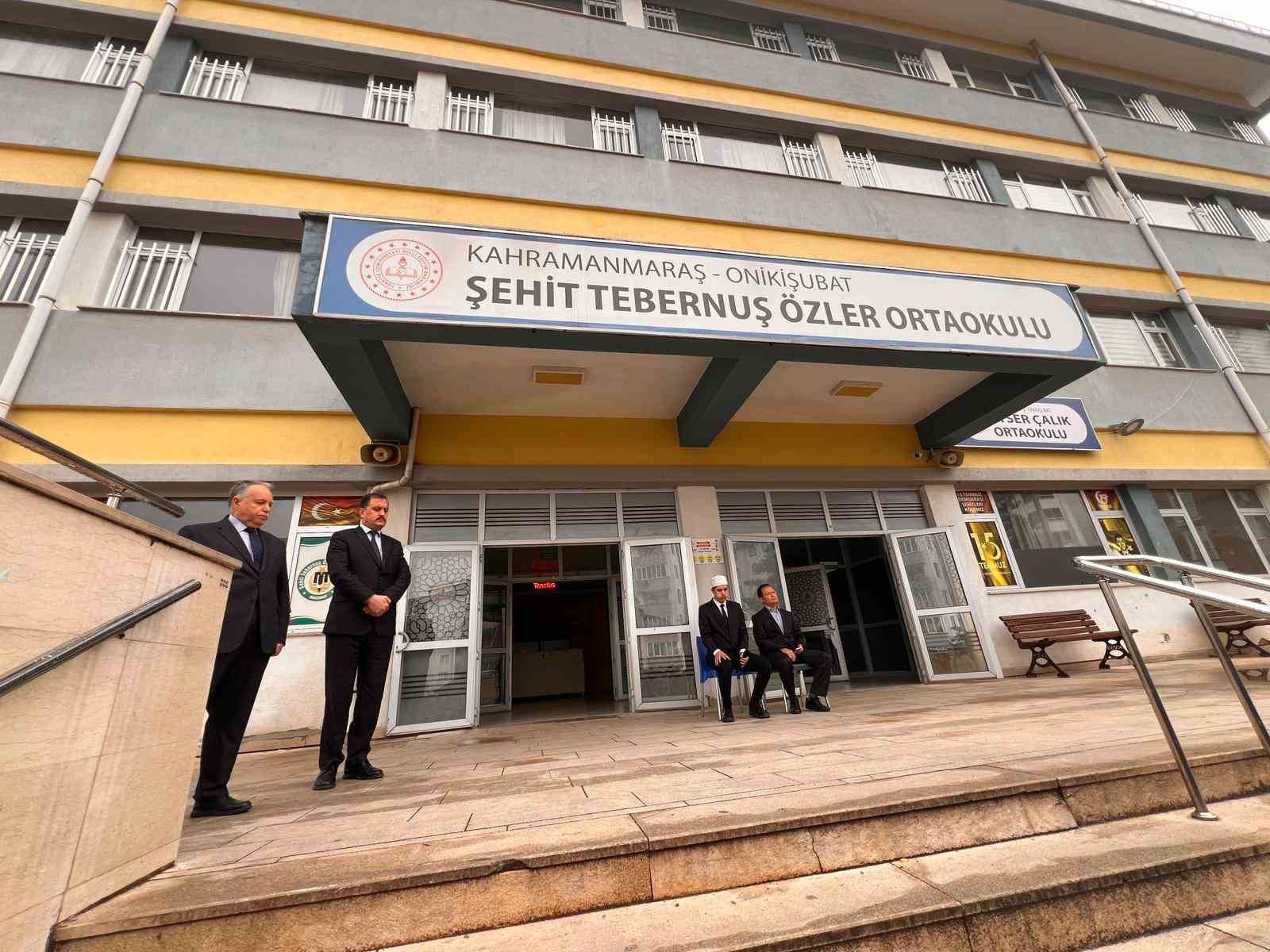 Kahramanmaraş’ta öğrenciler, saldırıda hayatını kaybedenler için dua etti
