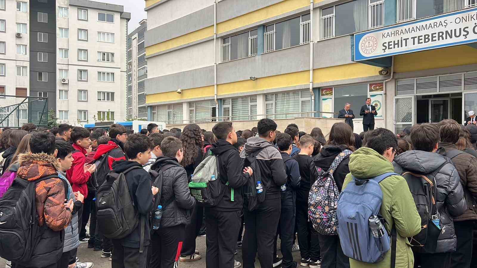 Kahramanmaraş’ta öğrenciler, saldırıda hayatını kaybedenler için dua etti
