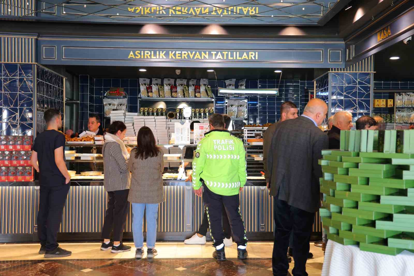 Kahramanmaraş’ta Ramazan tatlıları tezgahları süslüyor
