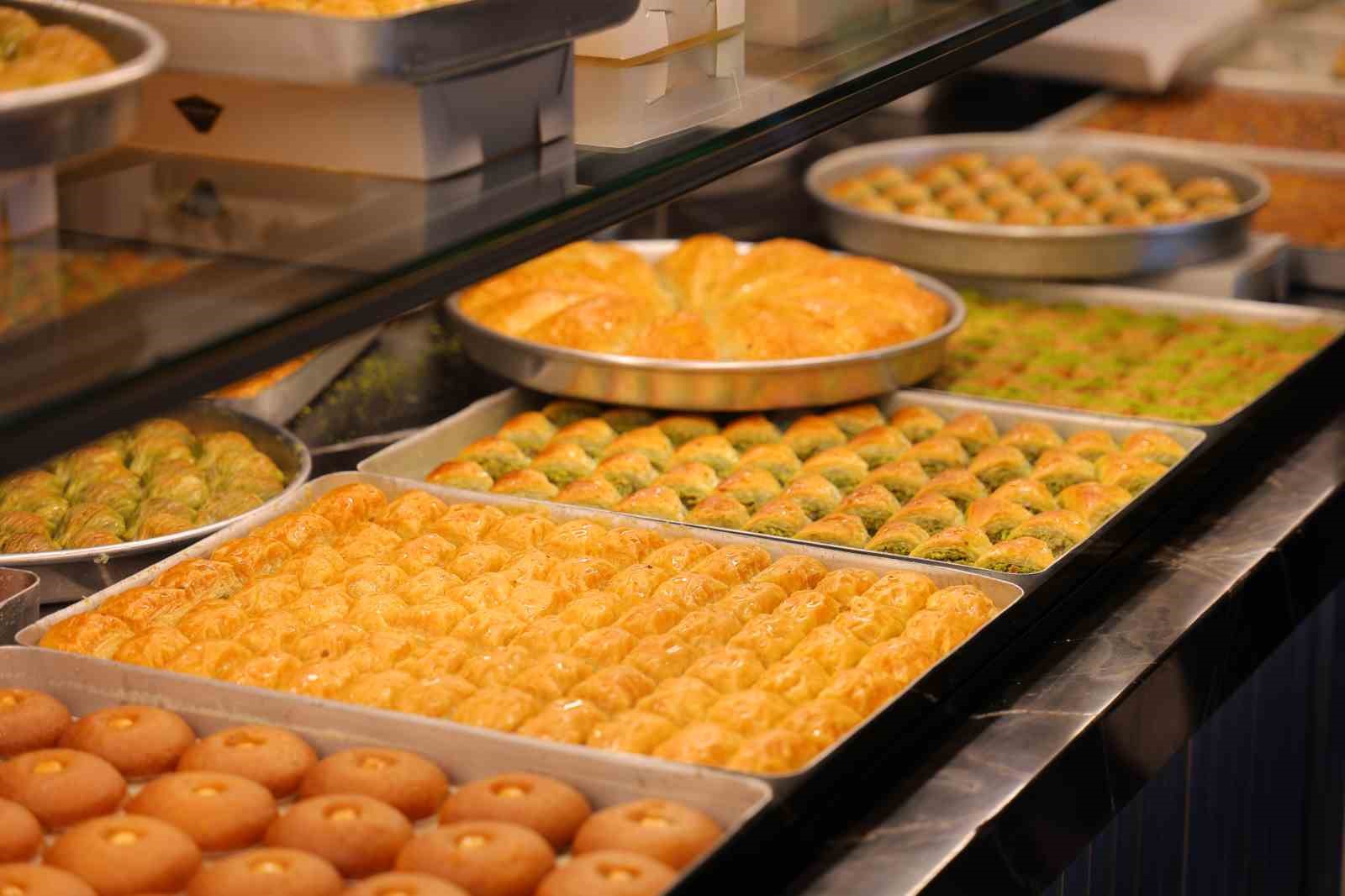Kahramanmaraş’ta Ramazan tatlıları tezgahları süslüyor
