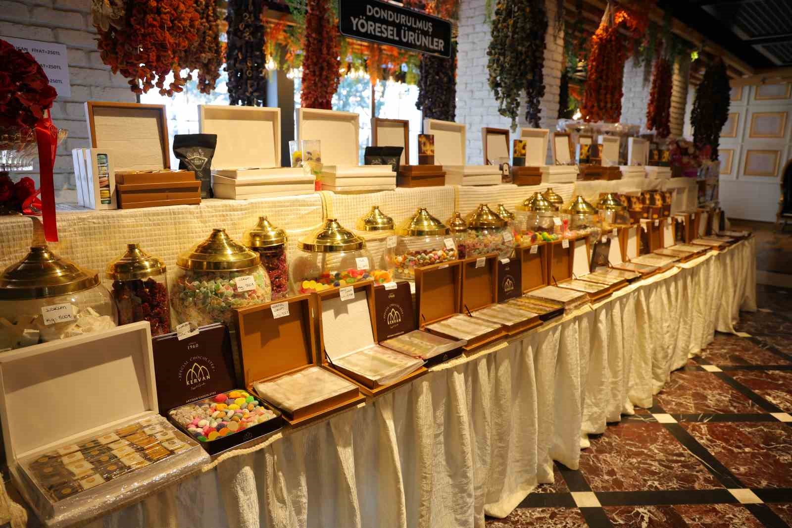 Kahramanmaraş’ta Ramazan tatlıları tezgahları süslüyor
