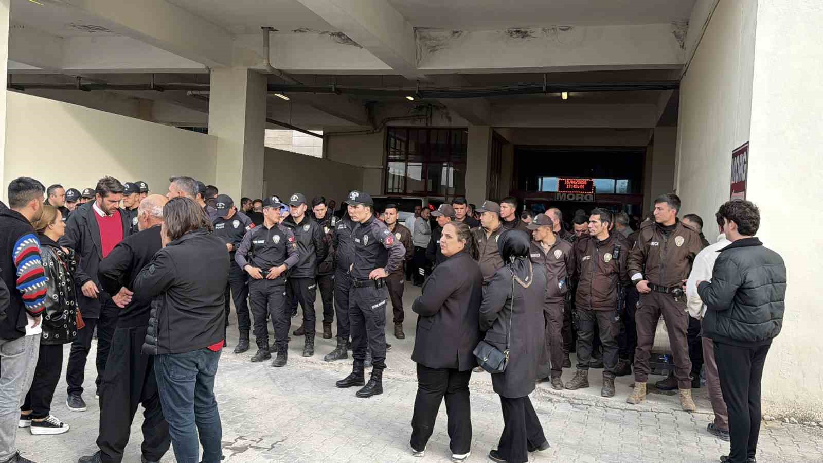 Kahramanmaraş’ta saldırıda hayatını kaybedenlerin cenazesi için bekleyiş devam ediyor

