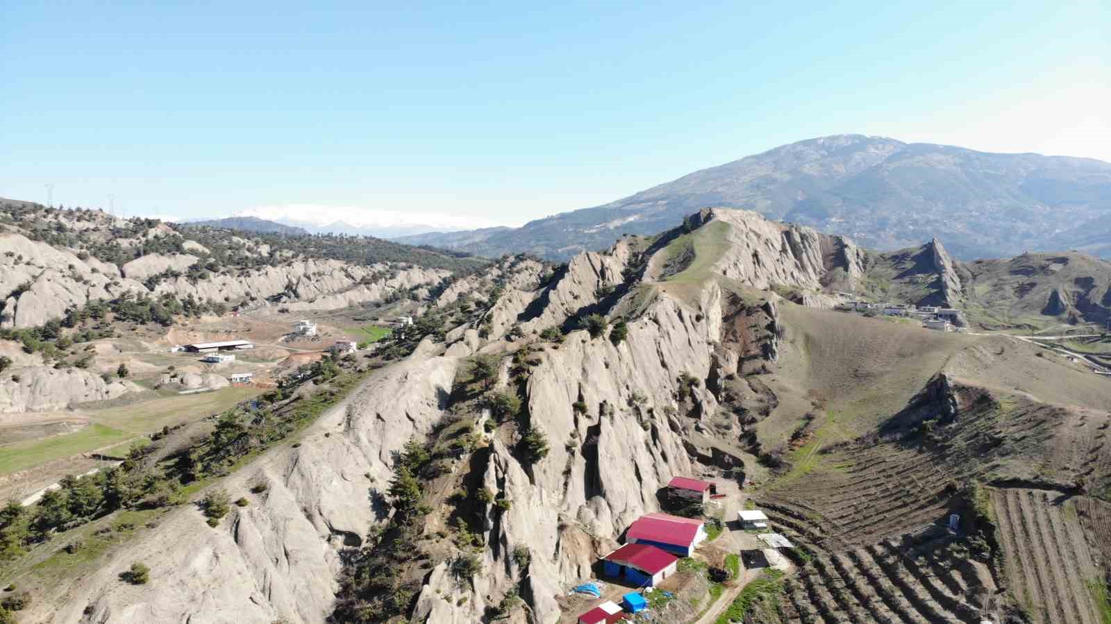 Kahramanmaraş’ta sivri ve keskin kayalar
