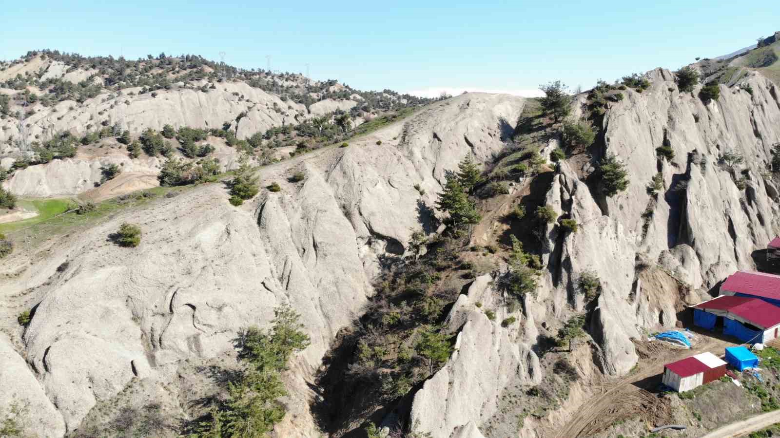 Kahramanmaraş’ta sivri ve keskin kayalar
