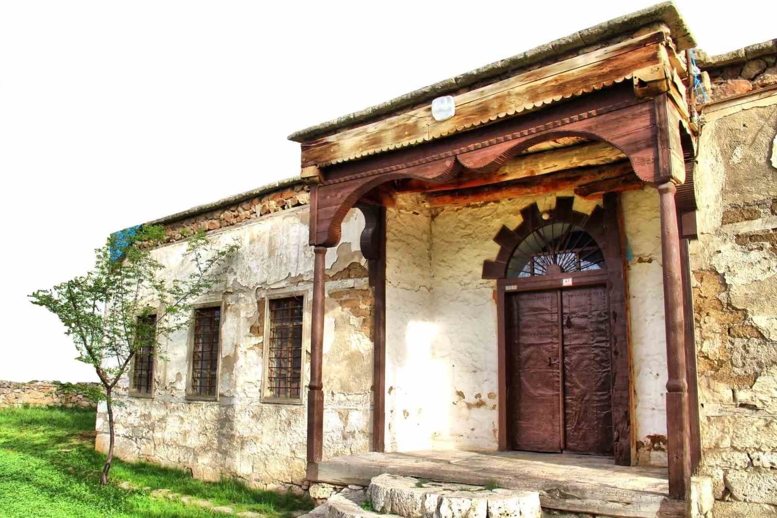 Kahramanmaraş’ta yıllara meydan okuyan evler görüntülendi
