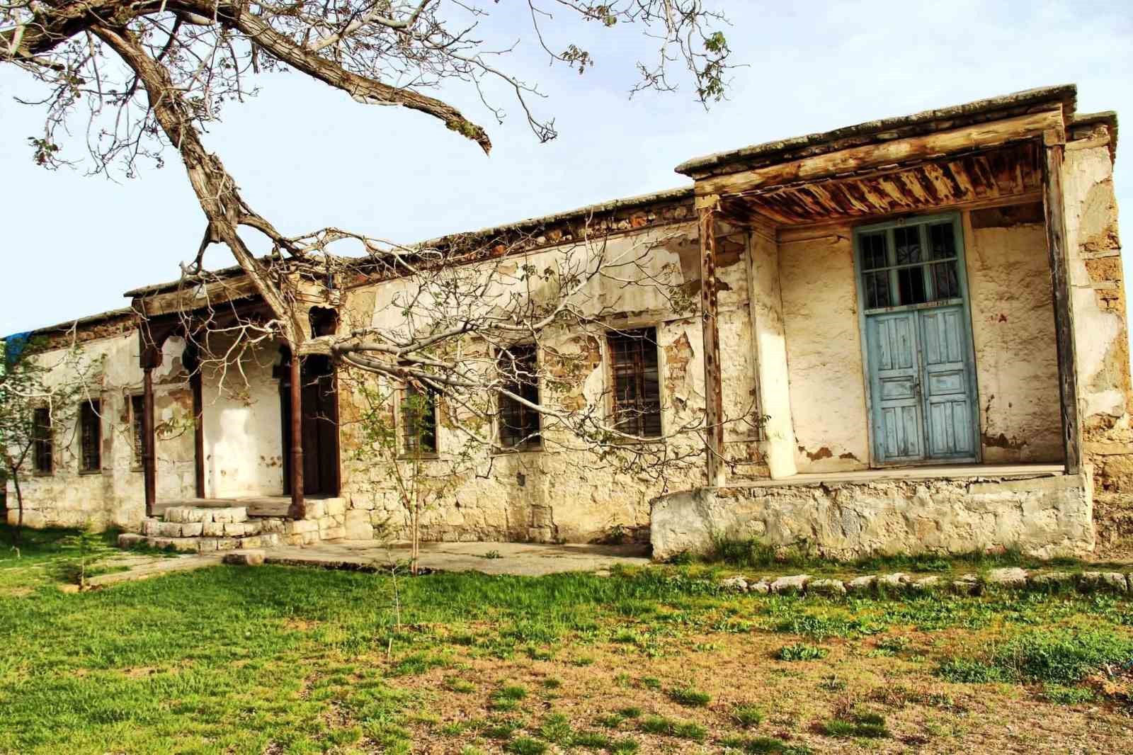 Kahramanmaraş’ta yıllara meydan okuyan evler görüntülendi
