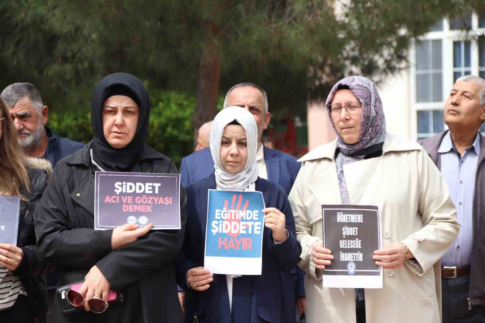 Kahramanmaraş’taki olayda vefat eden Turgutlulu öğretmen Ayla Kara ve öğrenciler için dua edildi
