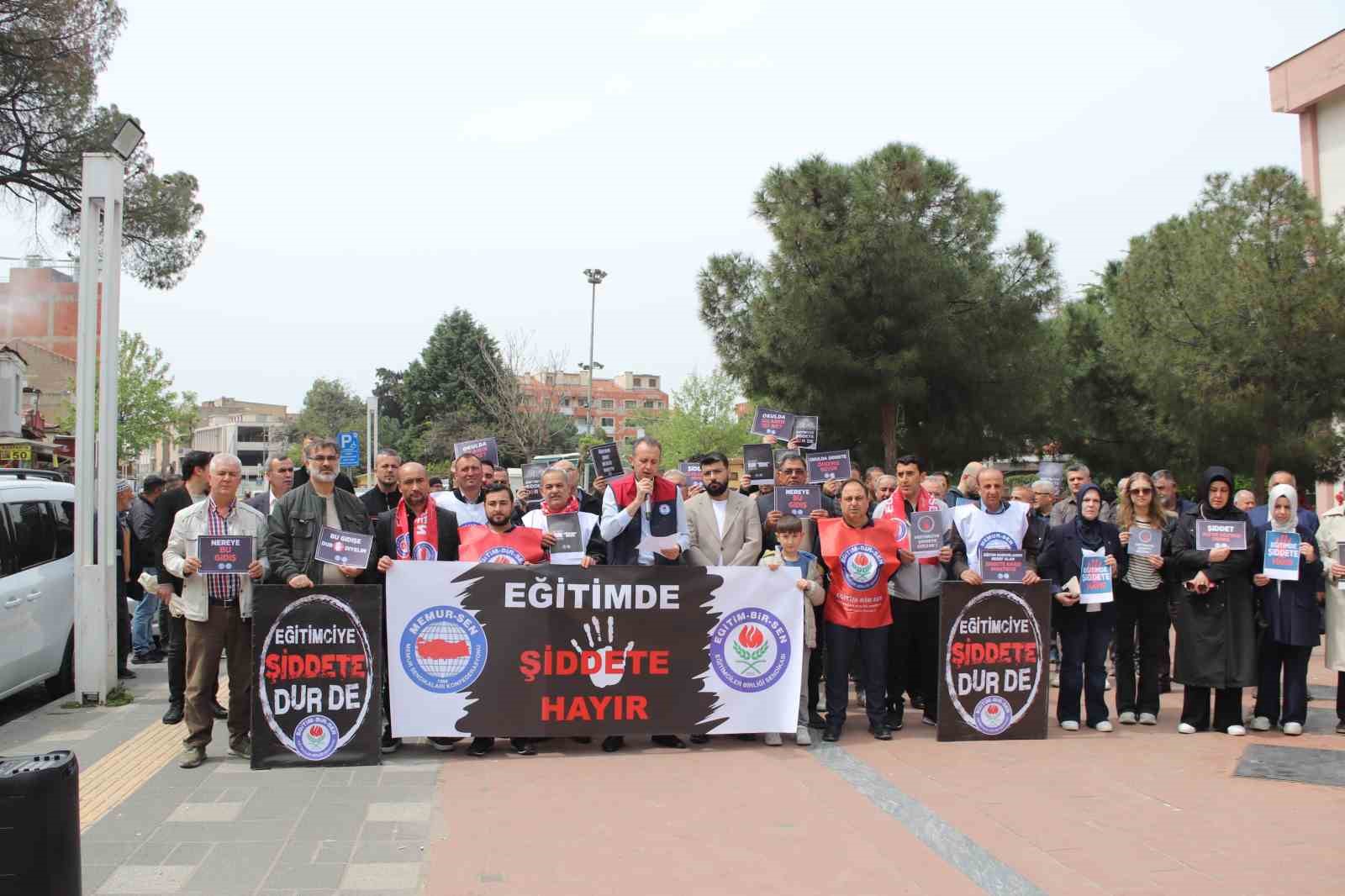 Kahramanmaraş’taki olayda vefat eden Turgutlulu öğretmen Ayla Kara ve öğrenciler için dua edildi
