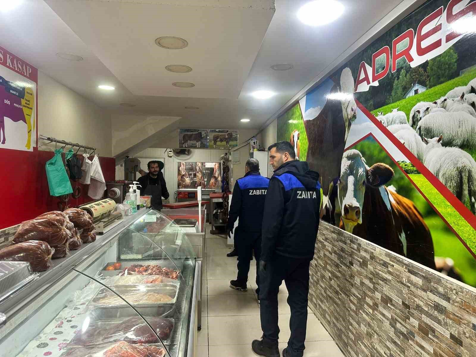 Kâhta Belediyesi, Ramazan öncesi denetimlerini artırdı
Kâhta Belediyesi, Ramazan öncesi denetimlerini artırdı