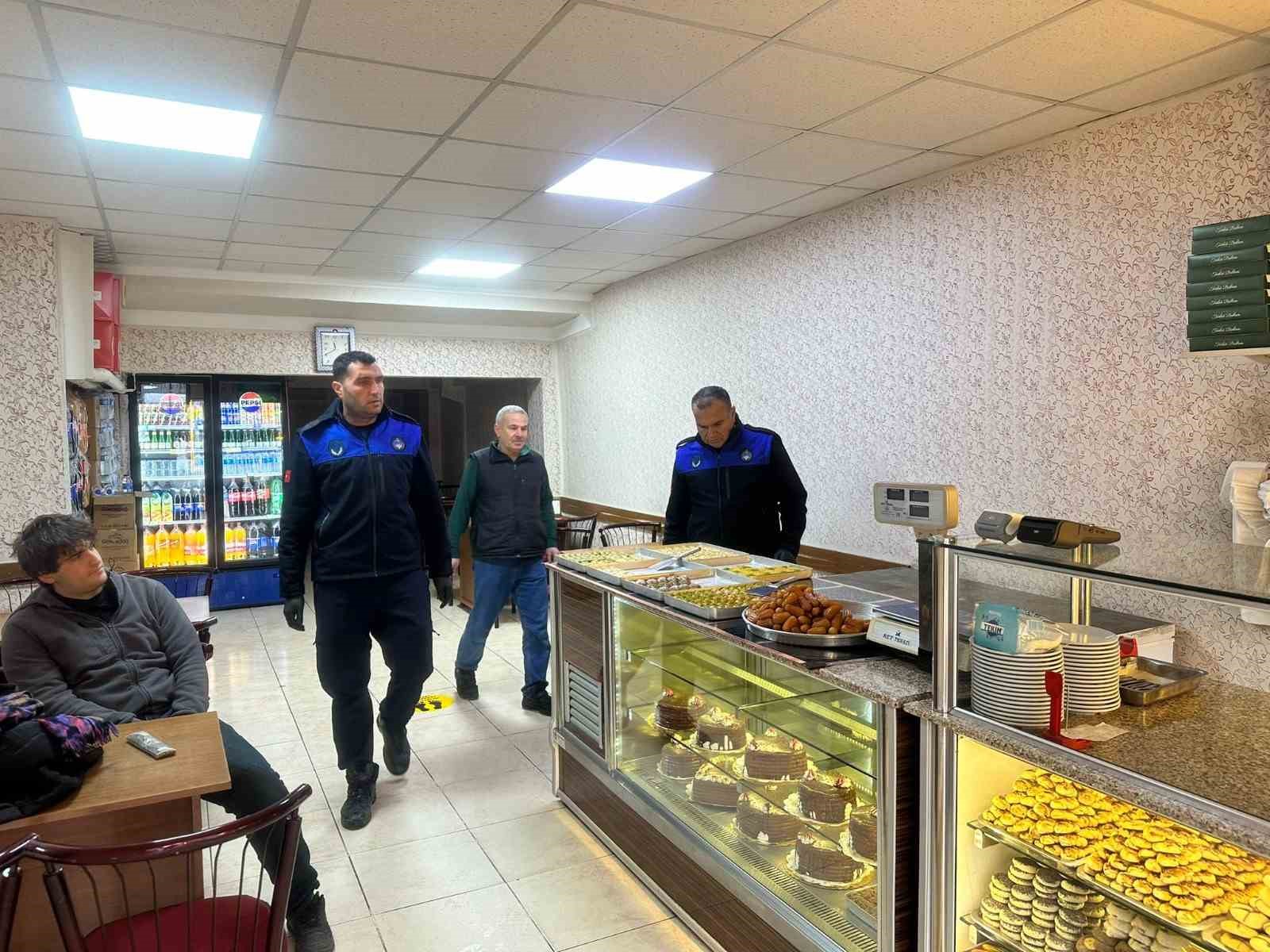 Kâhta Belediyesi, Ramazan öncesi denetimlerini artırdı
Kâhta Belediyesi, Ramazan öncesi denetimlerini artırdı