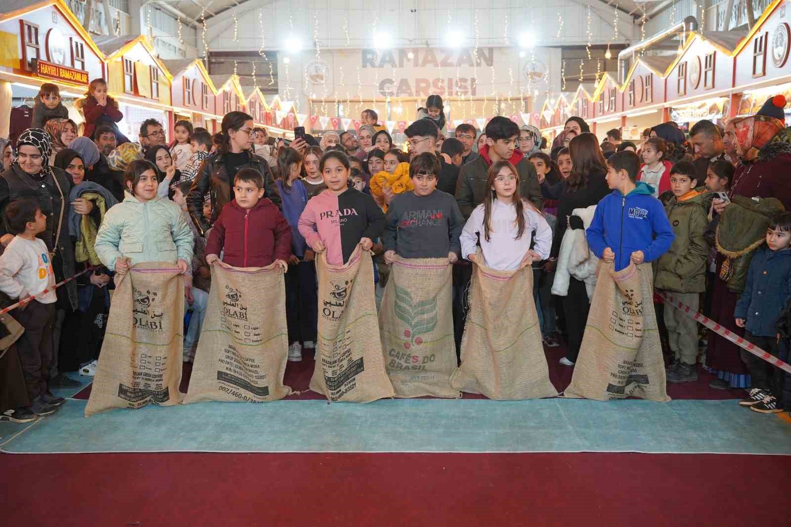 Kahta Belediyesi’nden Ramazan Çarşısı etkinliği
