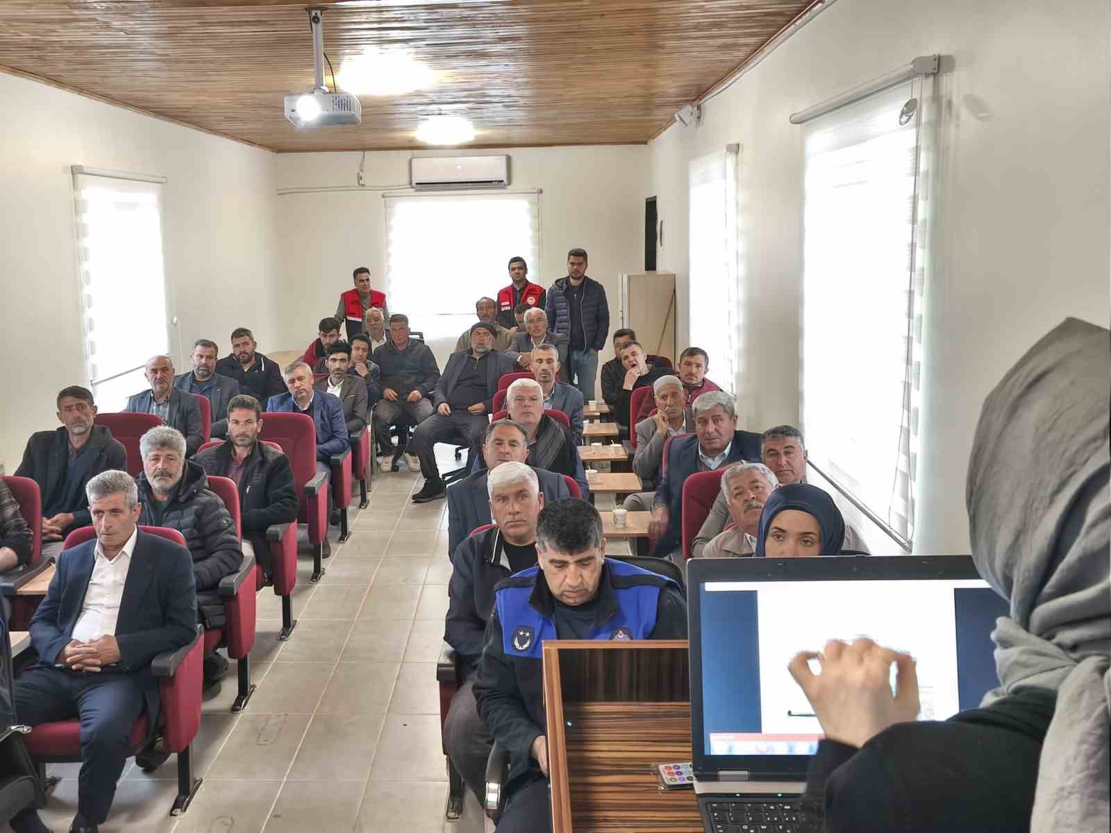 Kahta’da av yasağı öncesi kritik toplantı
Kahta’da av yasağı öncesi kritik toplantı