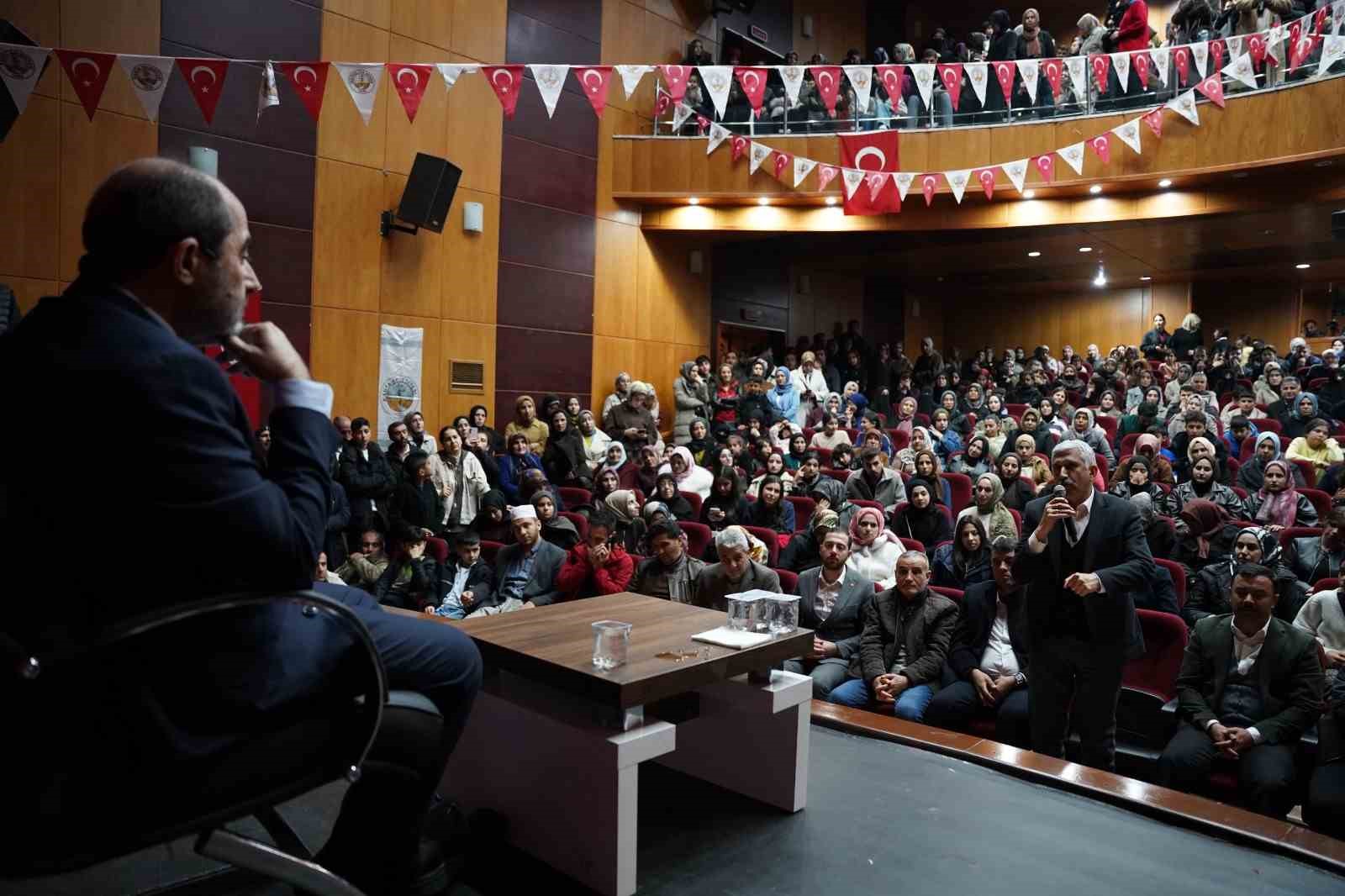 Kahta’da Ömer Demirbağ vatandaşlarla buluştu
