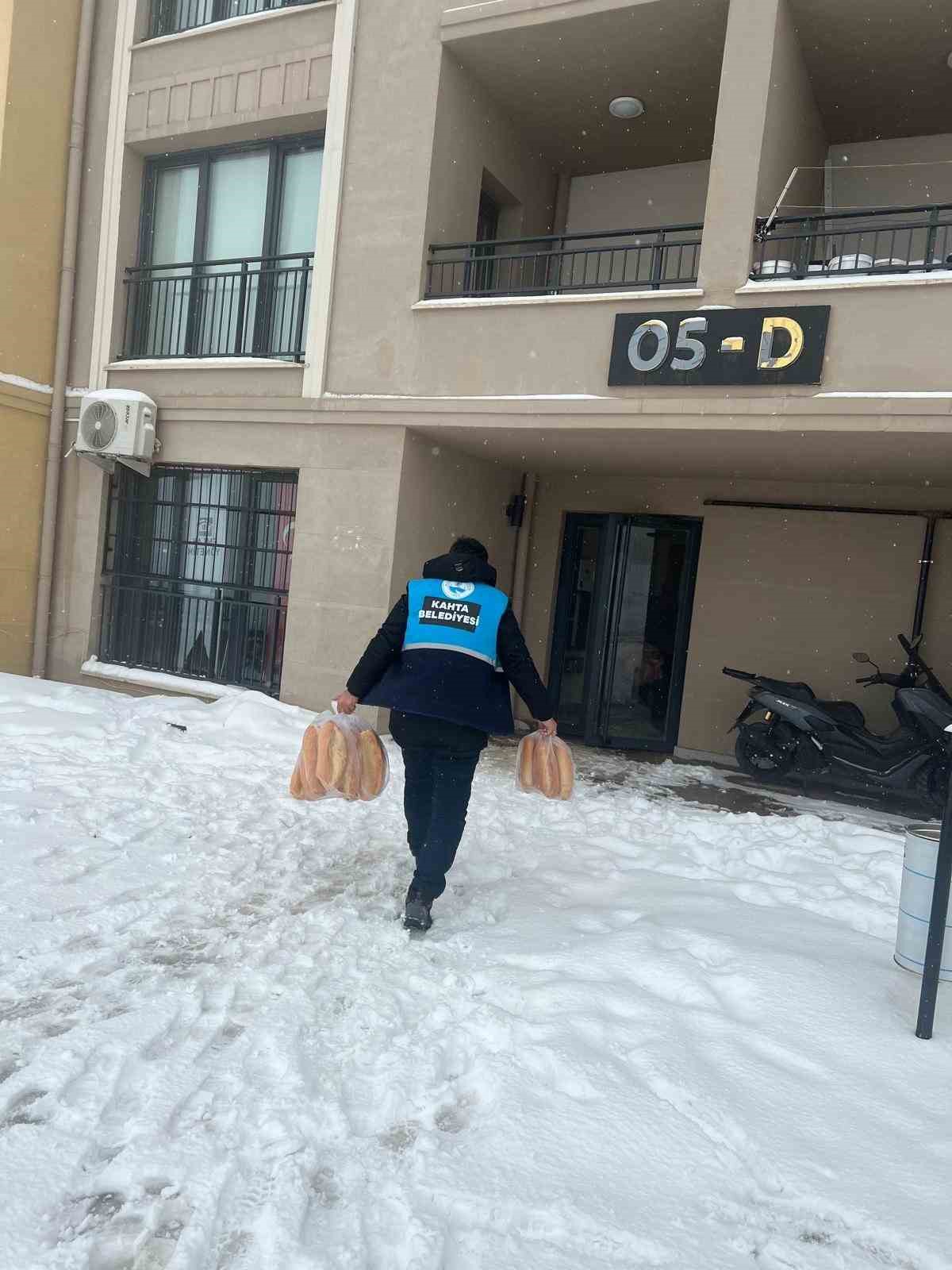 Kahta’da sıcak yemek, çorba ve ekmek dağıtımı
