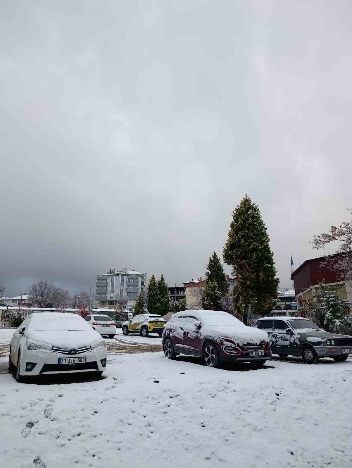 Kale beyaza büründü
