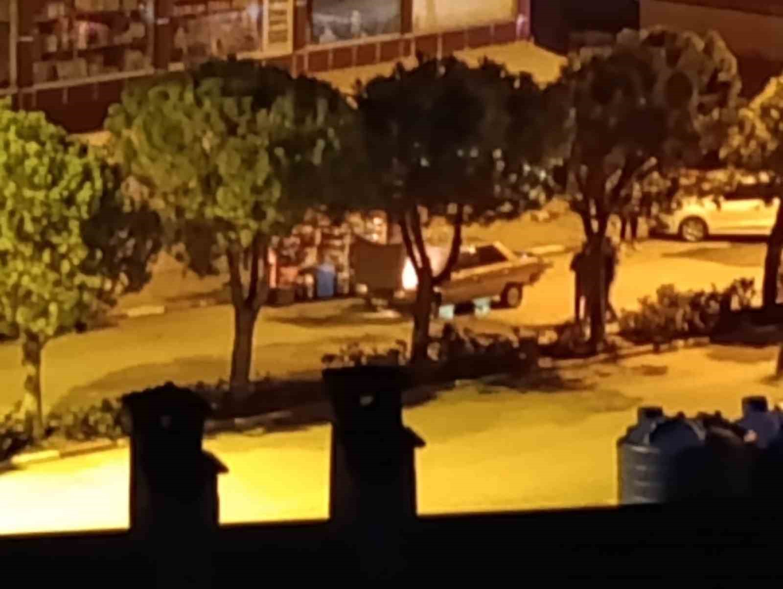 Kale’de seyir halindeki araç alev alev yandı
