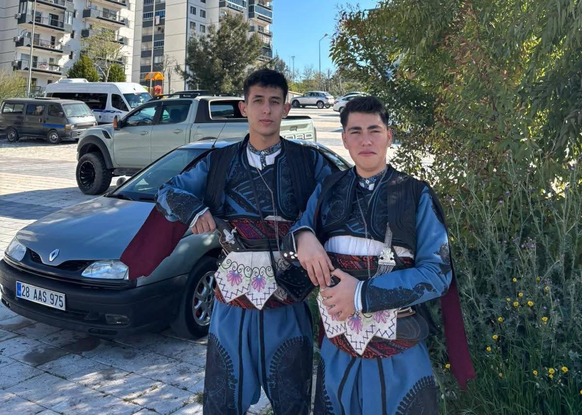 Kaleli öğrenciler halk oyunlarında bölge derecesi aldı
