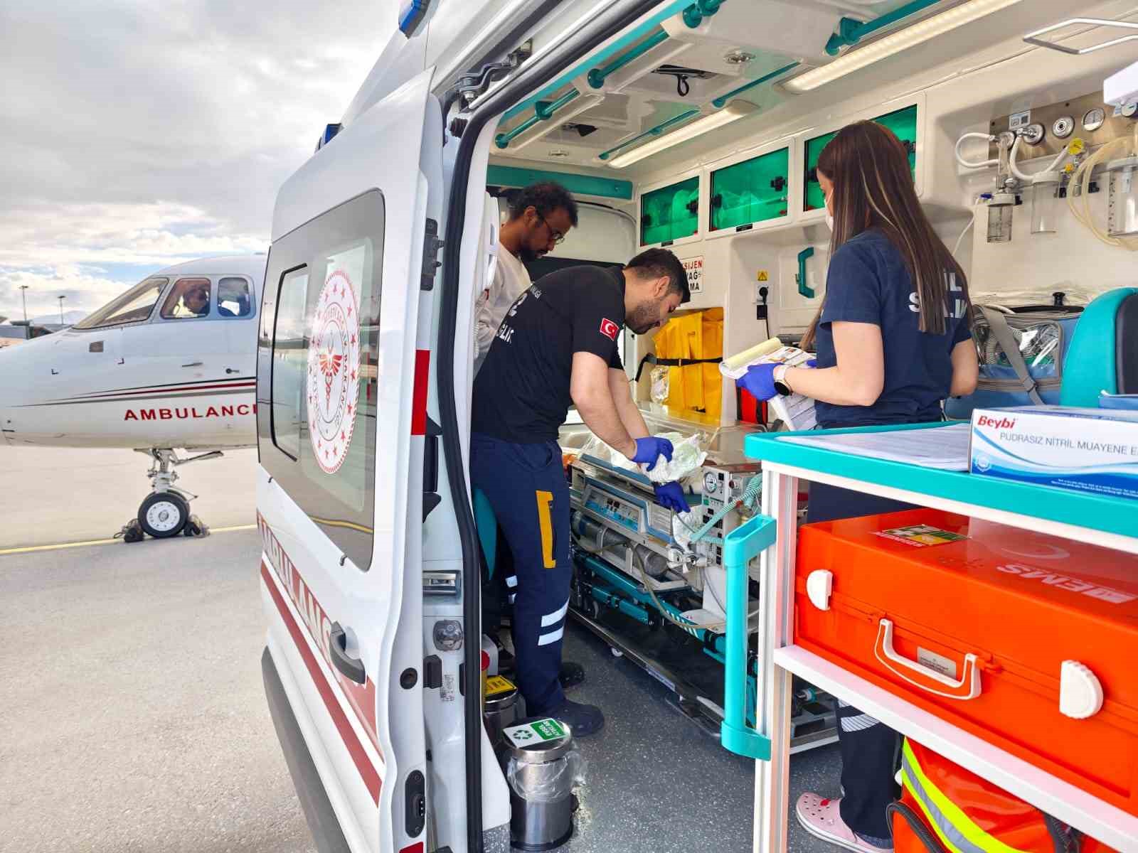 Kalp hastası bebek ambulans uçakla İstanbul’a sevk edildi
